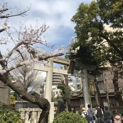 三囲神社の鳥居