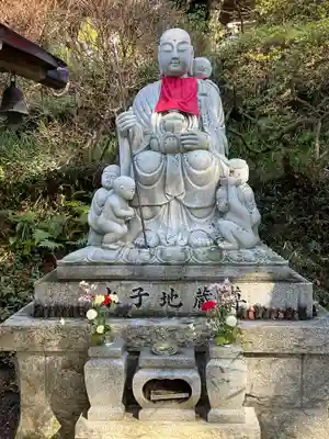 椎尾山薬王院の地蔵
