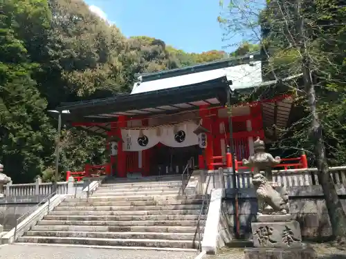 礒宮八幡神社の{uncategorized: "未分類", other: "その他", undefined: "問題あり", building: "その他建物", grave: "お墓", sacred_gate: "鳥居", guardian: "狛犬", statue: "像", buddha: "仏像", history: "歴史", nature: "自然", garden: "庭園", animal: "動物", pagoda: "塔", temizu: "手水舎", mountain_gate: "山門・神門", sanctuary: "本殿・本堂", subordinate: "末社・摂社", art: "芸術", scenery: "景色", jizo: "地蔵", ema: "絵馬", goshuin: "御朱印", omikuji: "おみくじ", items: "授与品その他", amulet: "お守り", goshuincho: "御朱印帳", eats: "食事", festival: "お祭り", votive_dance: "神楽", shichigosan: "七五三参", wedding: "結婚式", experience: "体験その他", initially: "初詣", around: "周辺", anti_infection: "感染症対策"}