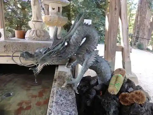 椎尾山薬王院の手水舎