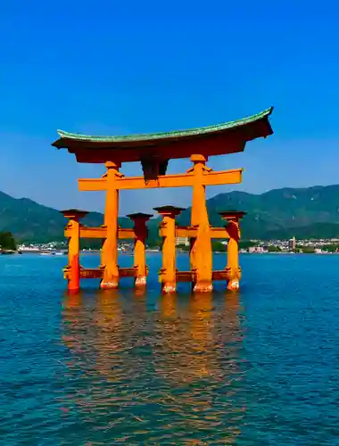 厳島神社の鳥居