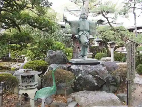 大井神社の像