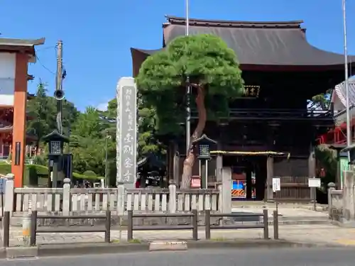 高幡不動尊　金剛寺の山門