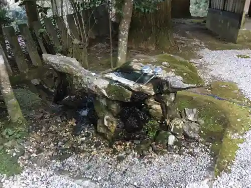二上神社の手水舎