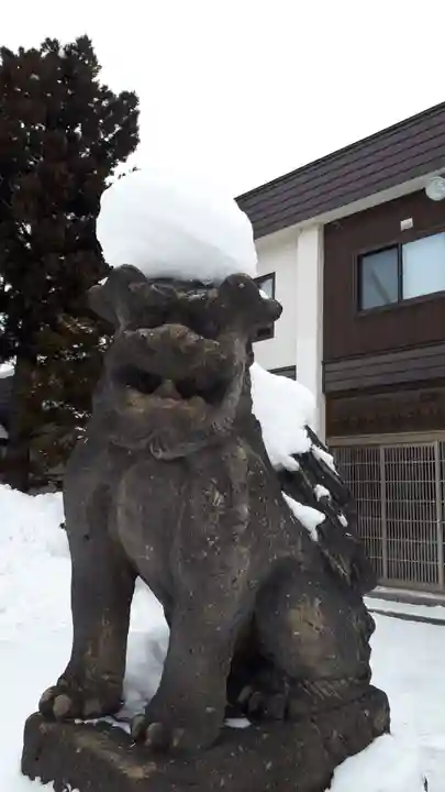 烈々布神社の狛犬