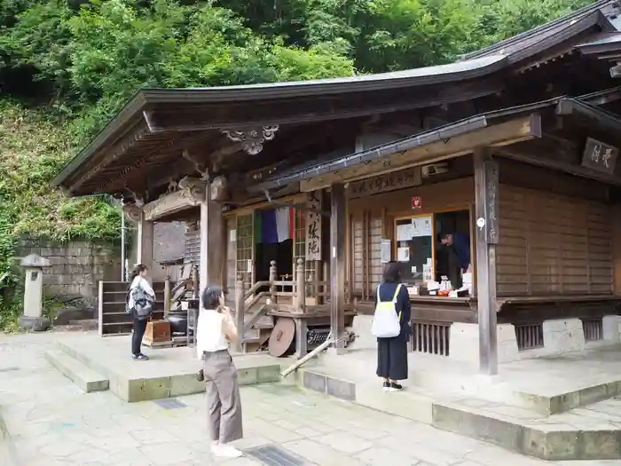 立石寺大佛殿の本殿