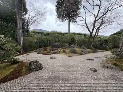 真正極楽寺（真如堂）の{uncategorized: "未分類", other: "その他", undefined: "問題あり", building: "その他建物", grave: "お墓", sacred_gate: "鳥居", guardian: "狛犬", statue: "像", buddha: "仏像", history: "歴史", nature: "自然", garden: "庭園", animal: "動物", pagoda: "塔", temizu: "手水舎", mountain_gate: "山門・神門", sanctuary: "本殿・本堂", subordinate: "末社・摂社", art: "芸術", scenery: "景色", jizo: "地蔵", ema: "絵馬", goshuin: "御朱印", omikuji: "おみくじ", items: "授与品その他", amulet: "お守り", goshuincho: "御朱印帳", eats: "食事", festival: "お祭り", votive_dance: "神楽", shichigosan: "七五三参", wedding: "結婚式", experience: "体験その他", initially: "初詣", around: "周辺", anti_infection: "感染症対策"}