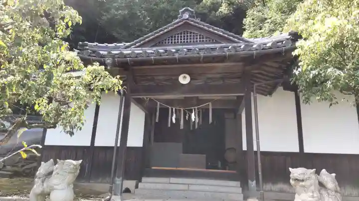 七面大明神の本殿・本堂