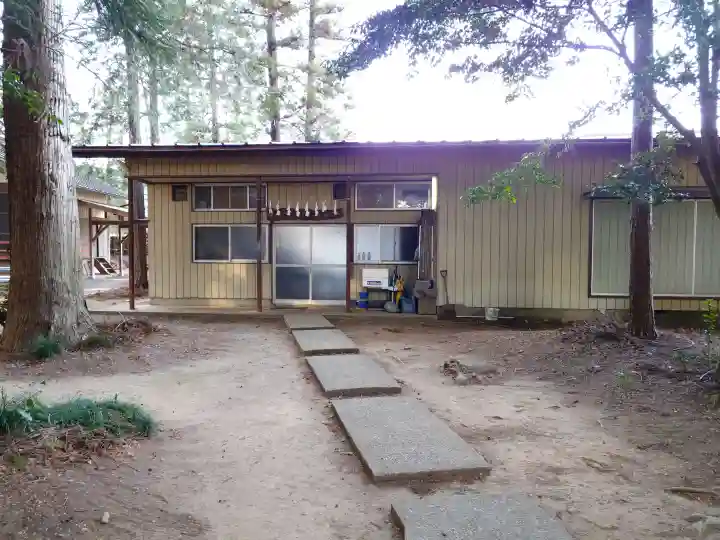 菅谷神社の{uncategorized: "未分類", other: "その他", undefined: "問題あり", building: "その他建物", grave: "お墓", sacred_gate: "鳥居", guardian: "狛犬", statue: "像", buddha: "仏像", history: "歴史", nature: "自然", garden: "庭園", animal: "動物", pagoda: "塔", temizu: "手水舎", mountain_gate: "山門・神門", sanctuary: "本殿・本堂", subordinate: "末社・摂社", art: "芸術", scenery: "景色", jizo: "地蔵", ema: "絵馬", goshuin: "御朱印", omikuji: "おみくじ", items: "授与品その他", amulet: "お守り", goshuincho: "御朱印帳", eats: "食事", festival: "お祭り", votive_dance: "神楽", shichigosan: "七五三参", wedding: "結婚式", experience: "体験その他", initially: "初詣", around: "周辺", anti_infection: "感染症対策"}