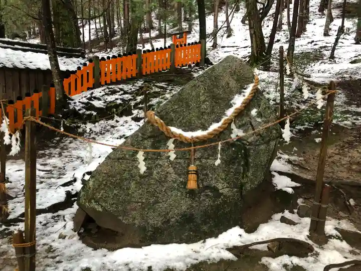 白鬚神社の{uncategorized: "未分類", other: "その他", undefined: "問題あり", building: "その他建物", grave: "お墓", sacred_gate: "鳥居", guardian: "狛犬", statue: "像", buddha: "仏像", history: "歴史", nature: "自然", garden: "庭園", animal: "動物", pagoda: "塔", temizu: "手水舎", mountain_gate: "山門・神門", sanctuary: "本殿・本堂", subordinate: "末社・摂社", art: "芸術", scenery: "景色", jizo: "地蔵", ema: "絵馬", goshuin: "御朱印", omikuji: "おみくじ", items: "授与品その他", amulet: "お守り", goshuincho: "御朱印帳", eats: "食事", festival: "お祭り", votive_dance: "神楽", shichigosan: "七五三参", wedding: "結婚式", experience: "体験その他", initially: "初詣", around: "周辺", anti_infection: "感染症対策"}