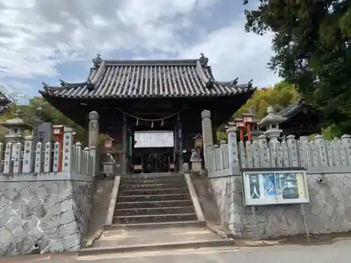 日吉神社の山門