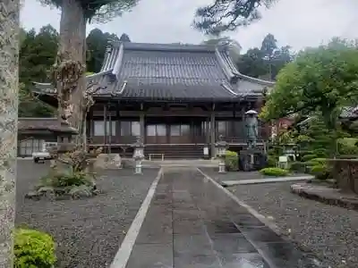 明行寺の本殿