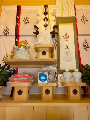 厳島神社（川越熊野神社境内）の{uncategorized: "未分類", other: "その他", undefined: "問題あり", building: "その他建物", grave: "お墓", sacred_gate: "鳥居", guardian: "狛犬", statue: "像", buddha: "仏像", history: "歴史", nature: "自然", garden: "庭園", animal: "動物", pagoda: "塔", temizu: "手水舎", mountain_gate: "山門・神門", sanctuary: "本殿・本堂", subordinate: "末社・摂社", art: "芸術", scenery: "景色", jizo: "地蔵", ema: "絵馬", goshuin: "御朱印", omikuji: "おみくじ", items: "授与品その他", amulet: "お守り", goshuincho: "御朱印帳", eats: "食事", festival: "お祭り", votive_dance: "神楽", shichigosan: "七五三参", wedding: "結婚式", experience: "体験その他", initially: "初詣", around: "周辺", anti_infection: "感染症対策"}