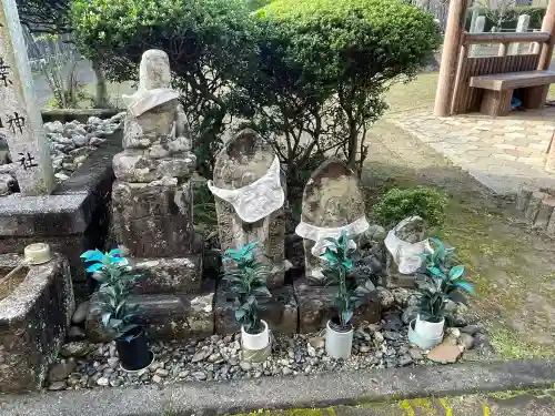 秋葉神社の{uncategorized: "未分類", other: "その他", undefined: "問題あり", building: "その他建物", grave: "お墓", sacred_gate: "鳥居", guardian: "狛犬", statue: "像", buddha: "仏像", history: "歴史", nature: "自然", garden: "庭園", animal: "動物", pagoda: "塔", temizu: "手水舎", mountain_gate: "山門・神門", sanctuary: "本殿・本堂", subordinate: "末社・摂社", art: "芸術", scenery: "景色", jizo: "地蔵", ema: "絵馬", goshuin: "御朱印", omikuji: "おみくじ", items: "授与品その他", amulet: "お守り", goshuincho: "御朱印帳", eats: "食事", festival: "お祭り", votive_dance: "神楽", shichigosan: "七五三参", wedding: "結婚式", experience: "体験その他", initially: "初詣", around: "周辺", anti_infection: "感染症対策"}