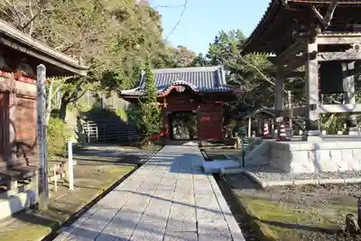 那古寺の山門・神門
