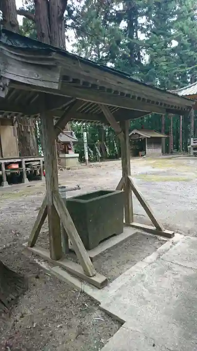 米川八幡神社の手水舎