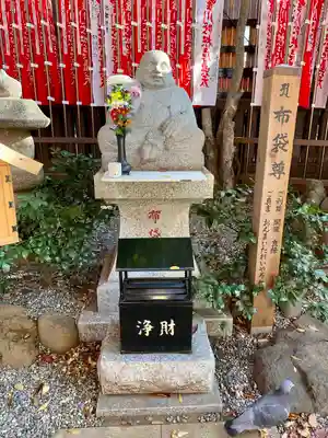 豊川稲荷東京別院の像