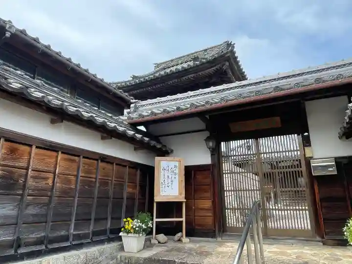 西円寺の{uncategorized: "未分類", other: "その他", undefined: "問題あり", building: "その他建物", grave: "お墓", sacred_gate: "鳥居", guardian: "狛犬", statue: "像", buddha: "仏像", history: "歴史", nature: "自然", garden: "庭園", animal: "動物", pagoda: "塔", temizu: "手水舎", mountain_gate: "山門・神門", sanctuary: "本殿・本堂", subordinate: "末社・摂社", art: "芸術", scenery: "景色", jizo: "地蔵", ema: "絵馬", goshuin: "御朱印", omikuji: "おみくじ", items: "授与品その他", amulet: "お守り", goshuincho: "御朱印帳", eats: "食事", festival: "お祭り", votive_dance: "神楽", shichigosan: "七五三参", wedding: "結婚式", experience: "体験その他", initially: "初詣", around: "周辺", anti_infection: "感染症対策"}
