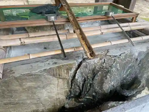 今八幡宮の手水舎