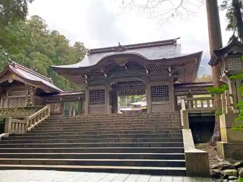 彌彦神社の山門・神門