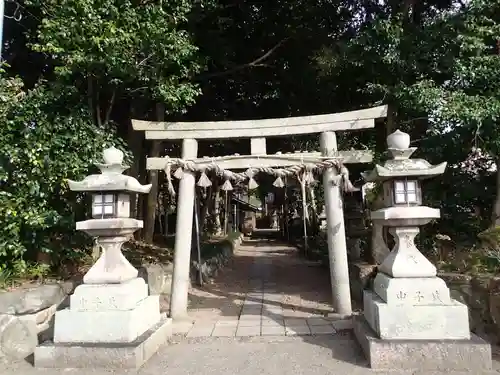 平群坐紀氏神社の鳥居