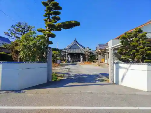 明真寺の山門