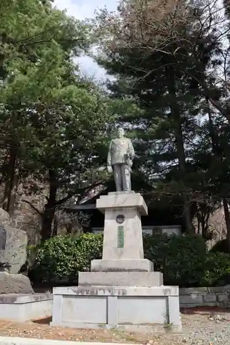 岩手護國神社の像