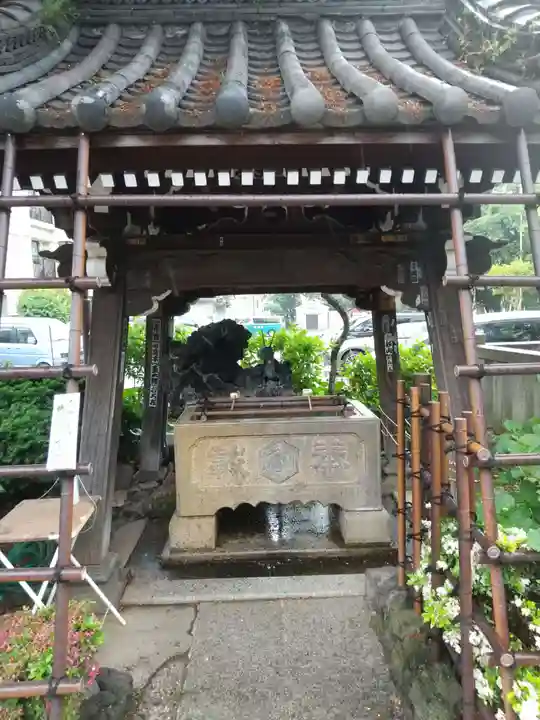 白山神社の手水舎