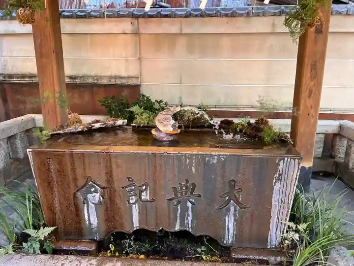 小野照崎神社の手水舎