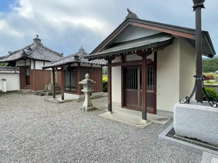 福量寺の{uncategorized: "未分類", other: "その他", undefined: "問題あり", building: "その他建物", grave: "お墓", sacred_gate: "鳥居", guardian: "狛犬", statue: "像", buddha: "仏像", history: "歴史", nature: "自然", garden: "庭園", animal: "動物", pagoda: "塔", temizu: "手水舎", mountain_gate: "山門・神門", sanctuary: "本殿・本堂", subordinate: "末社・摂社", art: "芸術", scenery: "景色", jizo: "地蔵", ema: "絵馬", goshuin: "御朱印", omikuji: "おみくじ", items: "授与品その他", amulet: "お守り", goshuincho: "御朱印帳", eats: "食事", festival: "お祭り", votive_dance: "神楽", shichigosan: "七五三参", wedding: "結婚式", experience: "体験その他", initially: "初詣", around: "周辺", anti_infection: "感染症対策"}