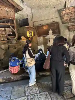 銭洗弁財天宇賀福神社の{uncategorized: "未分類", other: "その他", undefined: "問題あり", building: "その他建物", grave: "お墓", sacred_gate: "鳥居", guardian: "狛犬", statue: "像", buddha: "仏像", history: "歴史", nature: "自然", garden: "庭園", animal: "動物", pagoda: "塔", temizu: "手水舎", mountain_gate: "山門・神門", sanctuary: "本殿・本堂", subordinate: "末社・摂社", art: "芸術", scenery: "景色", jizo: "地蔵", ema: "絵馬", goshuin: "御朱印", omikuji: "おみくじ", items: "授与品その他", amulet: "お守り", goshuincho: "御朱印帳", eats: "食事", festival: "お祭り", votive_dance: "神楽", shichigosan: "七五三参", wedding: "結婚式", experience: "体験その他", initially: "初詣", around: "周辺", anti_infection: "感染症対策"}