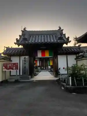 真言宗　善通寺派　薬王寺の{uncategorized: "未分類", other: "その他", undefined: "問題あり", building: "その他建物", grave: "お墓", sacred_gate: "鳥居", guardian: "狛犬", statue: "像", buddha: "仏像", history: "歴史", nature: "自然", garden: "庭園", animal: "動物", pagoda: "塔", temizu: "手水舎", mountain_gate: "山門・神門", sanctuary: "本殿・本堂", subordinate: "末社・摂社", art: "芸術", scenery: "景色", jizo: "地蔵", ema: "絵馬", goshuin: "御朱印", omikuji: "おみくじ", items: "授与品その他", amulet: "お守り", goshuincho: "御朱印帳", eats: "食事", festival: "お祭り", votive_dance: "神楽", shichigosan: "七五三参", wedding: "結婚式", experience: "体験その他", initially: "初詣", around: "周辺", anti_infection: "感染症対策"}