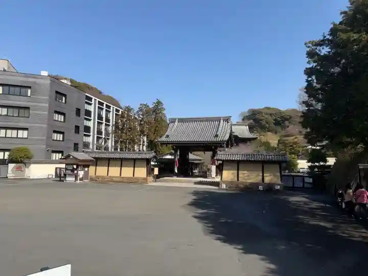 建長寺の{uncategorized: "未分類", other: "その他", undefined: "問題あり", building: "その他建物", grave: "お墓", sacred_gate: "鳥居", guardian: "狛犬", statue: "像", buddha: "仏像", history: "歴史", nature: "自然", garden: "庭園", animal: "動物", pagoda: "塔", temizu: "手水舎", mountain_gate: "山門・神門", sanctuary: "本殿・本堂", subordinate: "末社・摂社", art: "芸術", scenery: "景色", jizo: "地蔵", ema: "絵馬", goshuin: "御朱印", omikuji: "おみくじ", items: "授与品その他", amulet: "お守り", goshuincho: "御朱印帳", eats: "食事", festival: "お祭り", votive_dance: "神楽", shichigosan: "七五三参", wedding: "結婚式", experience: "体験その他", initially: "初詣", around: "周辺", anti_infection: "感染症対策"}