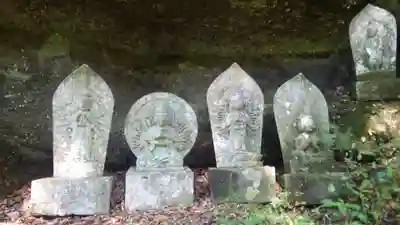 深草岩屋観音堂(深草山瑞岩寺奥院)(山梨県)