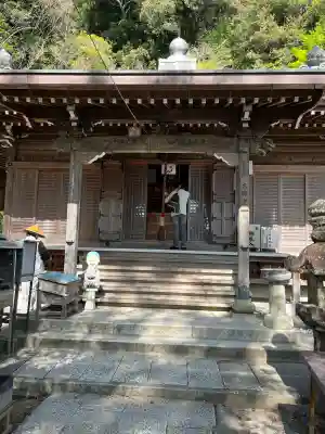 薬王寺の{uncategorized: "未分類", other: "その他", undefined: "問題あり", building: "その他建物", grave: "お墓", sacred_gate: "鳥居", guardian: "狛犬", statue: "像", buddha: "仏像", history: "歴史", nature: "自然", garden: "庭園", animal: "動物", pagoda: "塔", temizu: "手水舎", mountain_gate: "山門・神門", sanctuary: "本殿・本堂", subordinate: "末社・摂社", art: "芸術", scenery: "景色", jizo: "地蔵", ema: "絵馬", goshuin: "御朱印", omikuji: "おみくじ", items: "授与品その他", amulet: "お守り", goshuincho: "御朱印帳", eats: "食事", festival: "お祭り", votive_dance: "神楽", shichigosan: "七五三参", wedding: "結婚式", experience: "体験その他", initially: "初詣", around: "周辺", anti_infection: "感染症対策"}
