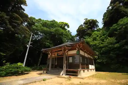 円城寺の本殿