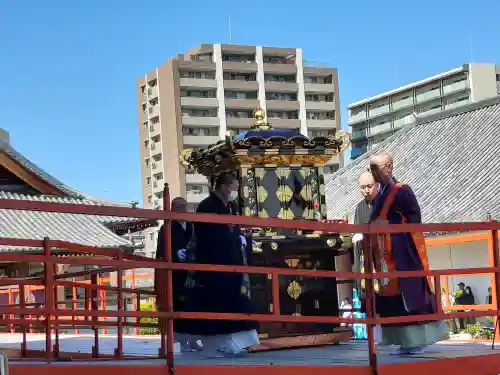 大念佛寺の{uncategorized: "未分類", other: "その他", undefined: "問題あり", building: "その他建物", grave: "お墓", sacred_gate: "鳥居", guardian: "狛犬", statue: "像", buddha: "仏像", history: "歴史", nature: "自然", garden: "庭園", animal: "動物", pagoda: "塔", temizu: "手水舎", mountain_gate: "山門・神門", sanctuary: "本殿・本堂", subordinate: "末社・摂社", art: "芸術", scenery: "景色", jizo: "地蔵", ema: "絵馬", goshuin: "御朱印", omikuji: "おみくじ", items: "授与品その他", amulet: "お守り", goshuincho: "御朱印帳", eats: "食事", festival: "お祭り", votive_dance: "神楽", shichigosan: "七五三参", wedding: "結婚式", experience: "体験その他", initially: "初詣", around: "周辺", anti_infection: "感染症対策"}