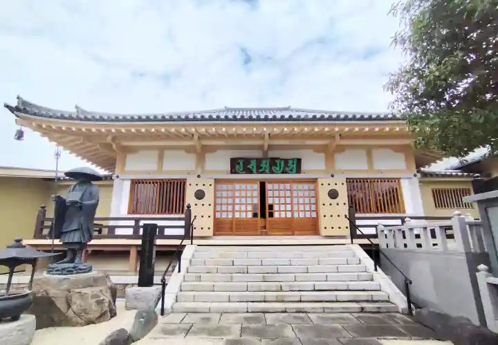 禅定院の{uncategorized: "未分類", other: "その他", undefined: "問題あり", building: "その他建物", grave: "お墓", sacred_gate: "鳥居", guardian: "狛犬", statue: "像", buddha: "仏像", history: "歴史", nature: "自然", garden: "庭園", animal: "動物", pagoda: "塔", temizu: "手水舎", mountain_gate: "山門・神門", sanctuary: "本殿・本堂", subordinate: "末社・摂社", art: "芸術", scenery: "景色", jizo: "地蔵", ema: "絵馬", goshuin: "御朱印", omikuji: "おみくじ", items: "授与品その他", amulet: "お守り", goshuincho: "御朱印帳", eats: "食事", festival: "お祭り", votive_dance: "神楽", shichigosan: "七五三参", wedding: "結婚式", experience: "体験その他", initially: "初詣", around: "周辺", anti_infection: "感染症対策"}