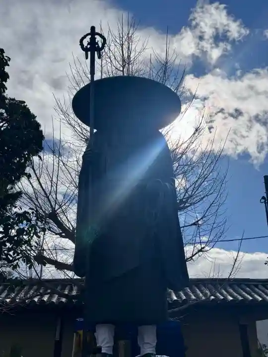 東寺(教王護国寺)の{uncategorized: "未分類", other: "その他", undefined: "問題あり", building: "その他建物", grave: "お墓", sacred_gate: "鳥居", guardian: "狛犬", statue: "像", buddha: "仏像", history: "歴史", nature: "自然", garden: "庭園", animal: "動物", pagoda: "塔", temizu: "手水舎", mountain_gate: "山門・神門", sanctuary: "本殿・本堂", subordinate: "末社・摂社", art: "芸術", scenery: "景色", jizo: "地蔵", ema: "絵馬", goshuin: "御朱印", omikuji: "おみくじ", items: "授与品その他", amulet: "お守り", goshuincho: "御朱印帳", eats: "食事", festival: "お祭り", votive_dance: "神楽", shichigosan: "七五三参", wedding: "結婚式", experience: "体験その他", initially: "初詣", around: "周辺", anti_infection: "感染症対策"}