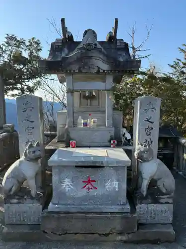 三峯神社奥宮の{uncategorized: "未分類", other: "その他", undefined: "問題あり", building: "その他建物", grave: "お墓", sacred_gate: "鳥居", guardian: "狛犬", statue: "像", buddha: "仏像", history: "歴史", nature: "自然", garden: "庭園", animal: "動物", pagoda: "塔", temizu: "手水舎", mountain_gate: "山門・神門", sanctuary: "本殿・本堂", subordinate: "末社・摂社", art: "芸術", scenery: "景色", jizo: "地蔵", ema: "絵馬", goshuin: "御朱印", omikuji: "おみくじ", items: "授与品その他", amulet: "お守り", goshuincho: "御朱印帳", eats: "食事", festival: "お祭り", votive_dance: "神楽", shichigosan: "七五三参", wedding: "結婚式", experience: "体験その他", initially: "初詣", around: "周辺", anti_infection: "感染症対策"}