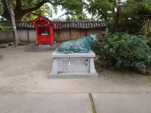 片埜神社の像