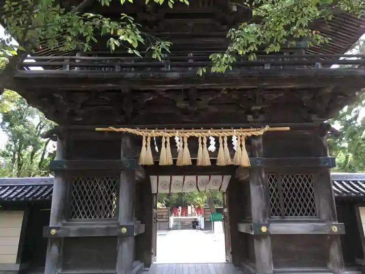 香椎宮の山門・神門