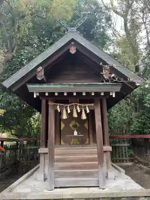 大鳥美波比神社（大鳥大社境内摂社）の{uncategorized: "未分類", other: "その他", undefined: "問題あり", building: "その他建物", grave: "お墓", sacred_gate: "鳥居", guardian: "狛犬", statue: "像", buddha: "仏像", history: "歴史", nature: "自然", garden: "庭園", animal: "動物", pagoda: "塔", temizu: "手水舎", mountain_gate: "山門・神門", sanctuary: "本殿・本堂", subordinate: "末社・摂社", art: "芸術", scenery: "景色", jizo: "地蔵", ema: "絵馬", goshuin: "御朱印", omikuji: "おみくじ", items: "授与品その他", amulet: "お守り", goshuincho: "御朱印帳", eats: "食事", festival: "お祭り", votive_dance: "神楽", shichigosan: "七五三参", wedding: "結婚式", experience: "体験その他", initially: "初詣", around: "周辺", anti_infection: "感染症対策"}