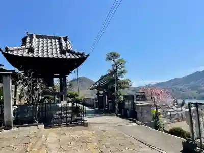 慈眼寺の{uncategorized: "未分類", other: "その他", undefined: "問題あり", building: "その他建物", grave: "お墓", sacred_gate: "鳥居", guardian: "狛犬", statue: "像", buddha: "仏像", history: "歴史", nature: "自然", garden: "庭園", animal: "動物", pagoda: "塔", temizu: "手水舎", mountain_gate: "山門・神門", sanctuary: "本殿・本堂", subordinate: "末社・摂社", art: "芸術", scenery: "景色", jizo: "地蔵", ema: "絵馬", goshuin: "御朱印", omikuji: "おみくじ", items: "授与品その他", amulet: "お守り", goshuincho: "御朱印帳", eats: "食事", festival: "お祭り", votive_dance: "神楽", shichigosan: "七五三参", wedding: "結婚式", experience: "体験その他", initially: "初詣", around: "周辺", anti_infection: "感染症対策"}