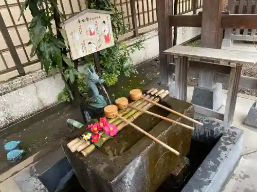 氷川鍬神社の{uncategorized: "未分類", other: "その他", undefined: "問題あり", building: "その他建物", grave: "お墓", sacred_gate: "鳥居", guardian: "狛犬", statue: "像", buddha: "仏像", history: "歴史", nature: "自然", garden: "庭園", animal: "動物", pagoda: "塔", temizu: "手水舎", mountain_gate: "山門・神門", sanctuary: "本殿・本堂", subordinate: "末社・摂社", art: "芸術", scenery: "景色", jizo: "地蔵", ema: "絵馬", goshuin: "御朱印", omikuji: "おみくじ", items: "授与品その他", amulet: "お守り", goshuincho: "御朱印帳", eats: "食事", festival: "お祭り", votive_dance: "神楽", shichigosan: "七五三参", wedding: "結婚式", experience: "体験その他", initially: "初詣", around: "周辺", anti_infection: "感染症対策"}