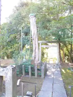 伊古乃速御玉比売神社の{uncategorized: "未分類", other: "その他", undefined: "問題あり", building: "その他建物", grave: "お墓", sacred_gate: "鳥居", guardian: "狛犬", statue: "像", buddha: "仏像", history: "歴史", nature: "自然", garden: "庭園", animal: "動物", pagoda: "塔", temizu: "手水舎", mountain_gate: "山門・神門", sanctuary: "本殿・本堂", subordinate: "末社・摂社", art: "芸術", scenery: "景色", jizo: "地蔵", ema: "絵馬", goshuin: "御朱印", omikuji: "おみくじ", items: "授与品その他", amulet: "お守り", goshuincho: "御朱印帳", eats: "食事", festival: "お祭り", votive_dance: "神楽", shichigosan: "七五三参", wedding: "結婚式", experience: "体験その他", initially: "初詣", around: "周辺", anti_infection: "感染症対策"}