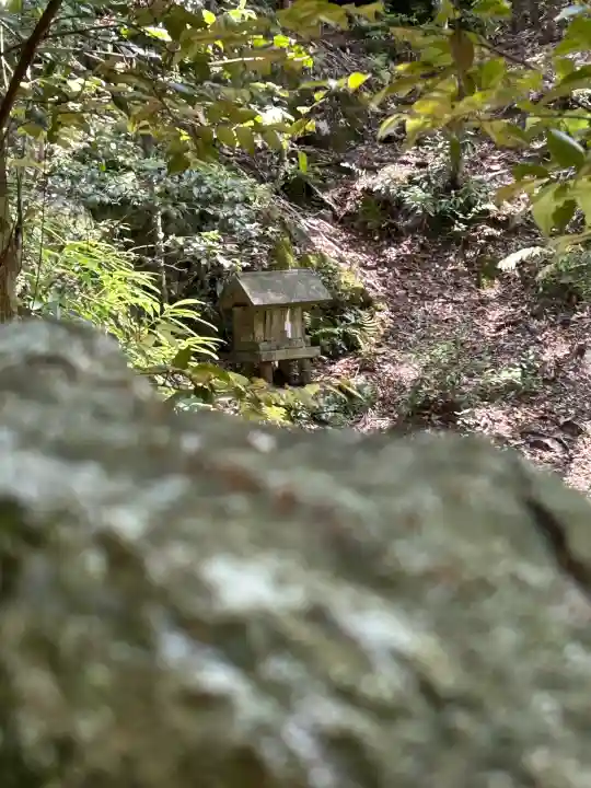 彦滝大明神の{uncategorized: "未分類", other: "その他", undefined: "問題あり", building: "その他建物", grave: "お墓", sacred_gate: "鳥居", guardian: "狛犬", statue: "像", buddha: "仏像", history: "歴史", nature: "自然", garden: "庭園", animal: "動物", pagoda: "塔", temizu: "手水舎", mountain_gate: "山門・神門", sanctuary: "本殿・本堂", subordinate: "末社・摂社", art: "芸術", scenery: "景色", jizo: "地蔵", ema: "絵馬", goshuin: "御朱印", omikuji: "おみくじ", items: "授与品その他", amulet: "お守り", goshuincho: "御朱印帳", eats: "食事", festival: "お祭り", votive_dance: "神楽", shichigosan: "七五三参", wedding: "結婚式", experience: "体験その他", initially: "初詣", around: "周辺", anti_infection: "感染症対策"}