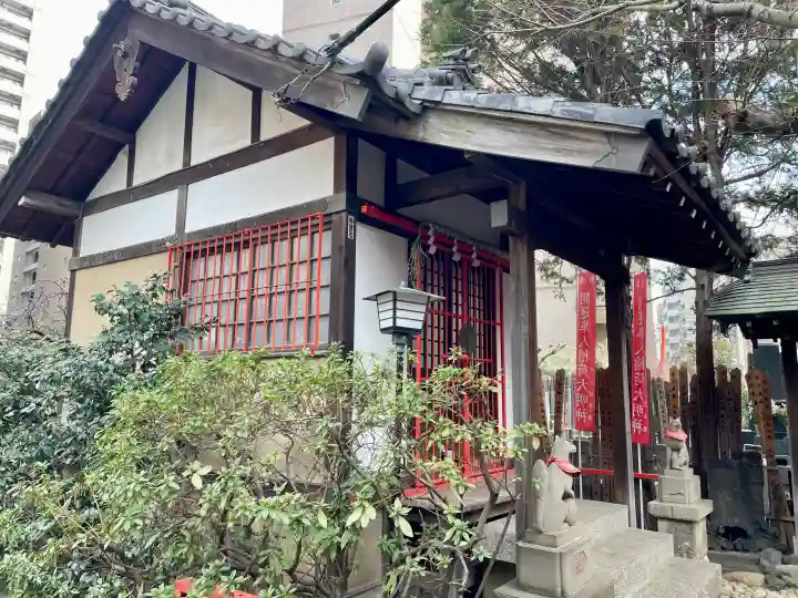 隼人稲荷神社の{uncategorized: "未分類", other: "その他", undefined: "問題あり", building: "その他建物", grave: "お墓", sacred_gate: "鳥居", guardian: "狛犬", statue: "像", buddha: "仏像", history: "歴史", nature: "自然", garden: "庭園", animal: "動物", pagoda: "塔", temizu: "手水舎", mountain_gate: "山門・神門", sanctuary: "本殿・本堂", subordinate: "末社・摂社", art: "芸術", scenery: "景色", jizo: "地蔵", ema: "絵馬", goshuin: "御朱印", omikuji: "おみくじ", items: "授与品その他", amulet: "お守り", goshuincho: "御朱印帳", eats: "食事", festival: "お祭り", votive_dance: "神楽", shichigosan: "七五三参", wedding: "結婚式", experience: "体験その他", initially: "初詣", around: "周辺", anti_infection: "感染症対策"}