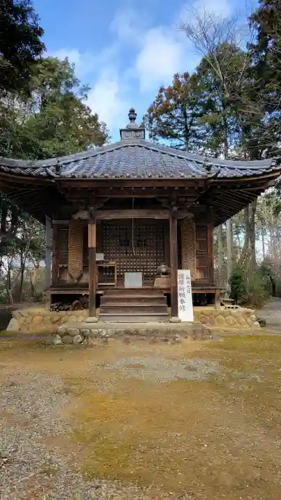 観音寺の{uncategorized: "未分類", other: "その他", undefined: "問題あり", building: "その他建物", grave: "お墓", sacred_gate: "鳥居", guardian: "狛犬", statue: "像", buddha: "仏像", history: "歴史", nature: "自然", garden: "庭園", animal: "動物", pagoda: "塔", temizu: "手水舎", mountain_gate: "山門・神門", sanctuary: "本殿・本堂", subordinate: "末社・摂社", art: "芸術", scenery: "景色", jizo: "地蔵", ema: "絵馬", goshuin: "御朱印", omikuji: "おみくじ", items: "授与品その他", amulet: "お守り", goshuincho: "御朱印帳", eats: "食事", festival: "お祭り", votive_dance: "神楽", shichigosan: "七五三参", wedding: "結婚式", experience: "体験その他", initially: "初詣", around: "周辺", anti_infection: "感染症対策"}