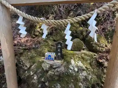 玉置神社の{uncategorized: "未分類", other: "その他", undefined: "問題あり", building: "その他建物", grave: "お墓", sacred_gate: "鳥居", guardian: "狛犬", statue: "像", buddha: "仏像", history: "歴史", nature: "自然", garden: "庭園", animal: "動物", pagoda: "塔", temizu: "手水舎", mountain_gate: "山門・神門", sanctuary: "本殿・本堂", subordinate: "末社・摂社", art: "芸術", scenery: "景色", jizo: "地蔵", ema: "絵馬", goshuin: "御朱印", omikuji: "おみくじ", items: "授与品その他", amulet: "お守り", goshuincho: "御朱印帳", eats: "食事", festival: "お祭り", votive_dance: "神楽", shichigosan: "七五三参", wedding: "結婚式", experience: "体験その他", initially: "初詣", around: "周辺", anti_infection: "感染症対策"}